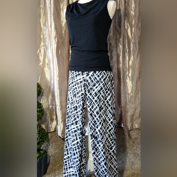 Black & White Full Leg Lightweight Pants - Pull On/ Turn Down Waist - Picture 3 of 9